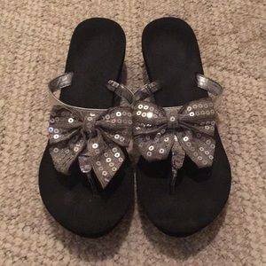 Black flip flops with silver bows
